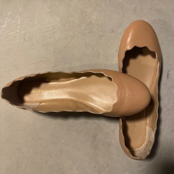 NEW Saks Fifth Avenue Iza Scallop Edge in tan - Picture 3 of 3